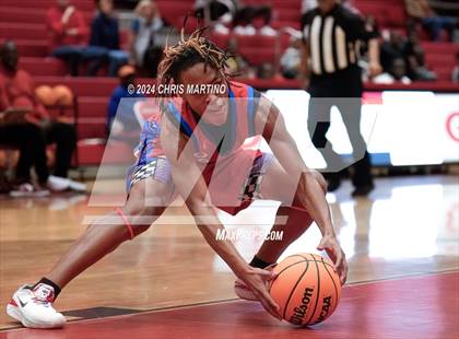 Thumbnail 3 in Fort Dorchester vs Belton-Honea Path (Poinsettia Classic) photogallery.