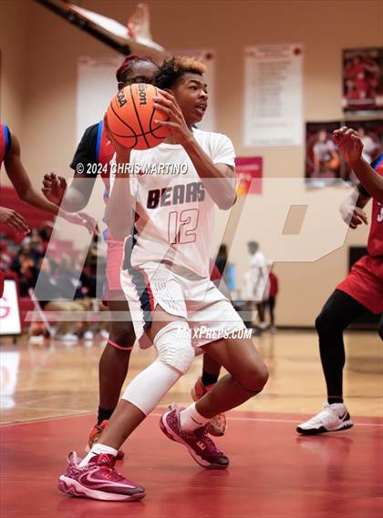 Thumbnail 2 in Fort Dorchester vs Belton-Honea Path (Poinsettia Classic) photogallery.