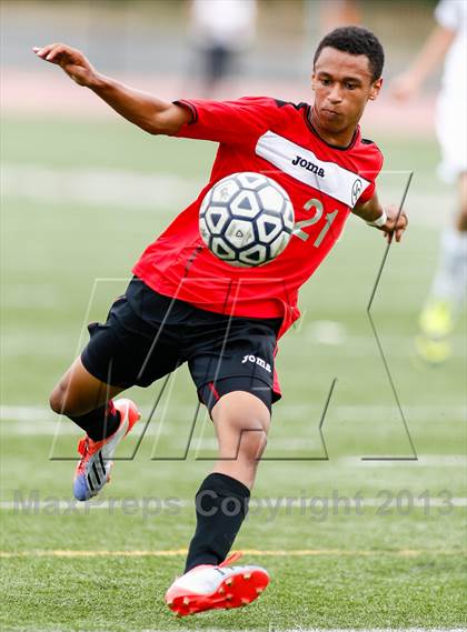 Thumbnail 2 in Jefferson City vs Washburn Rural (Gateway City Soccer Classic) photogallery.