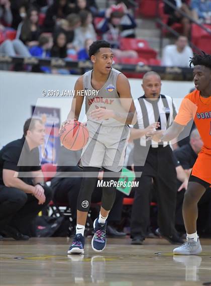 Thumbnail 2 in Bishop Gorman vs. Findlay Prep (Big City Showdown) photogallery.