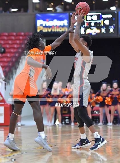 Thumbnail 2 in Bishop Gorman vs. Findlay Prep (Big City Showdown) photogallery.