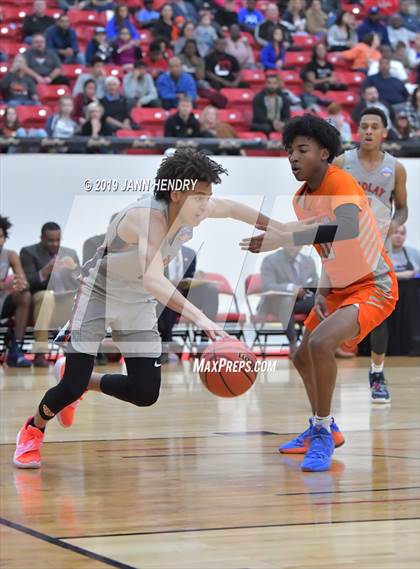 Thumbnail 2 in Bishop Gorman vs. Findlay Prep (Big City Showdown) photogallery.