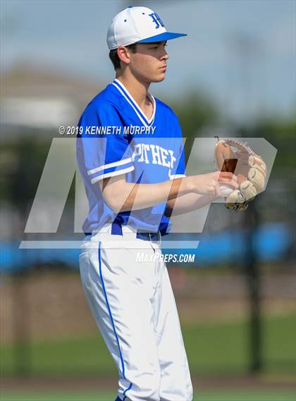 Thumbnail 3 in Midlothian vs Royce City Game 3 (UIL 5A Area Playoff) photogallery.