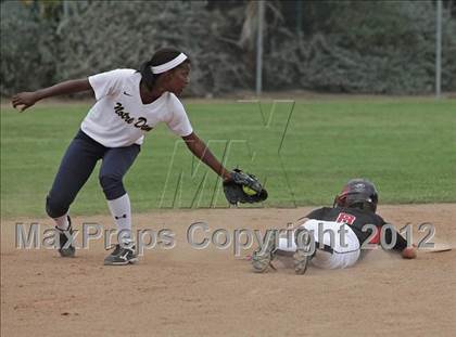 Thumbnail 2 in Harvard-Westlake @ Notre Dame photogallery.