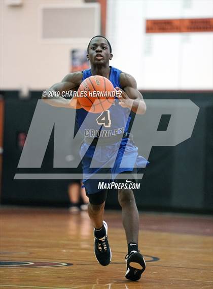 Thumbnail 1 in North Crowley vs. Dobie (McDonald's Texas Invitational) photogallery.