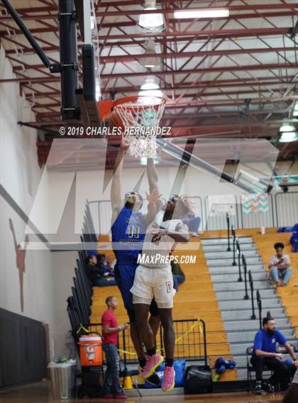 Thumbnail 1 in North Crowley vs. Dobie (McDonald's Texas Invitational) photogallery.