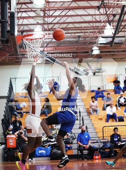 Thumbnail 2 in North Crowley vs. Dobie (McDonald's Texas Invitational) photogallery.
