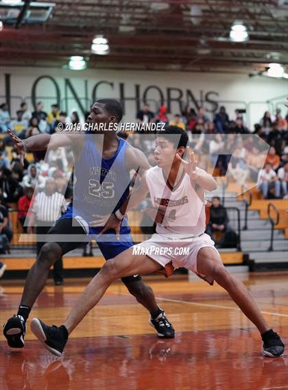 Thumbnail 2 in North Crowley vs. Dobie (McDonald's Texas Invitational) photogallery.