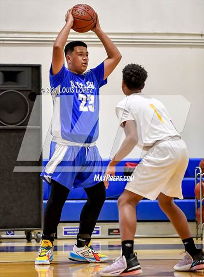 Thumbnail 1 in Alta Loma @ Charter Oak photogallery.