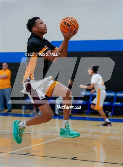 Thumbnail 3 in Tolleson vs. Sierra Vista (Panther Hoops Classic) photogallery.