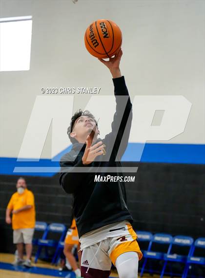 Thumbnail 1 in Tolleson vs. Sierra Vista (Panther Hoops Classic) photogallery.