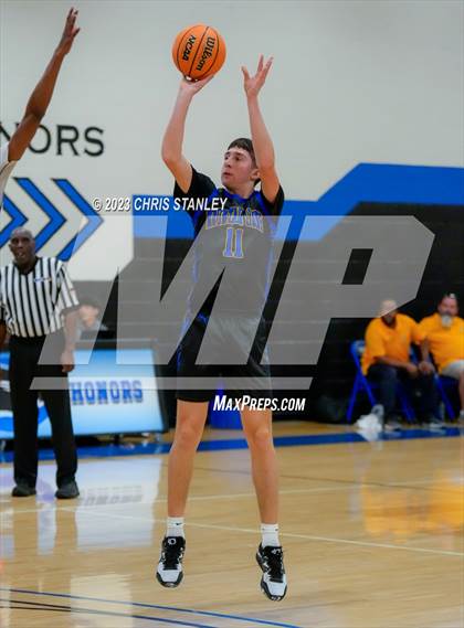 Thumbnail 3 in Tolleson vs. Sierra Vista (Panther Hoops Classic) photogallery.