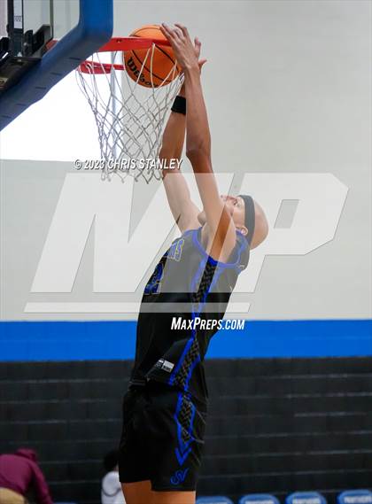 Thumbnail 2 in Tolleson vs. Sierra Vista (Panther Hoops Classic) photogallery.