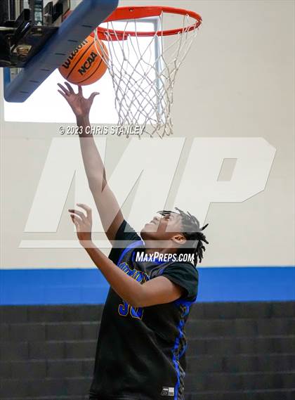 Thumbnail 3 in Tolleson vs. Sierra Vista (Panther Hoops Classic) photogallery.