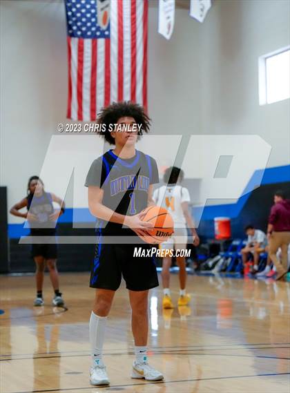 Thumbnail 3 in Tolleson vs. Sierra Vista (Panther Hoops Classic) photogallery.