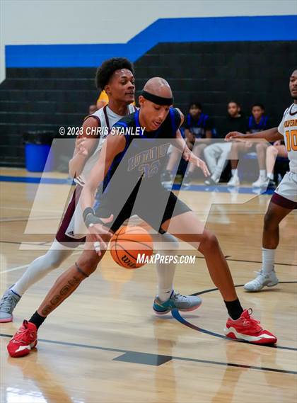 Thumbnail 3 in Tolleson vs. Sierra Vista (Panther Hoops Classic) photogallery.