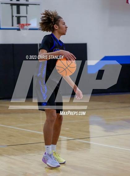 Thumbnail 3 in Tolleson vs. Sierra Vista (Panther Hoops Classic) photogallery.