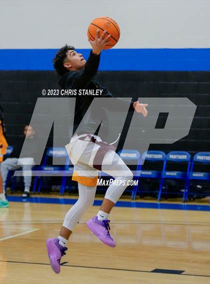Thumbnail 2 in Tolleson vs. Sierra Vista (Panther Hoops Classic) photogallery.