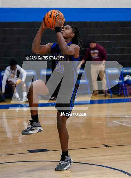 Thumbnail 3 in Tolleson vs. Sierra Vista (Panther Hoops Classic) photogallery.