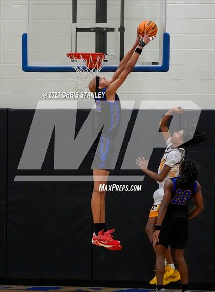 Thumbnail 1 in Tolleson vs. Sierra Vista (Panther Hoops Classic) photogallery.