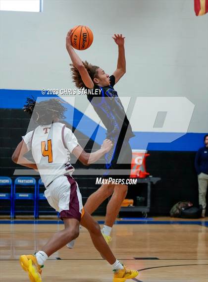 Thumbnail 2 in Tolleson vs. Sierra Vista (Panther Hoops Classic) photogallery.