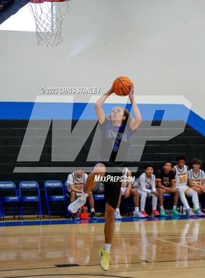 Thumbnail 2 in Tolleson vs. Sierra Vista (Panther Hoops Classic) photogallery.