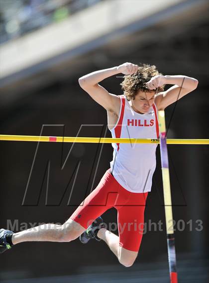 Thumbnail 2 in Penn Relays (Pole Vault)  photogallery.