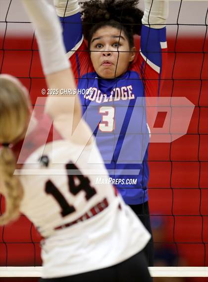 Thumbnail 1 in Mogollon vs Coolidge (Florence Invitational) photogallery.