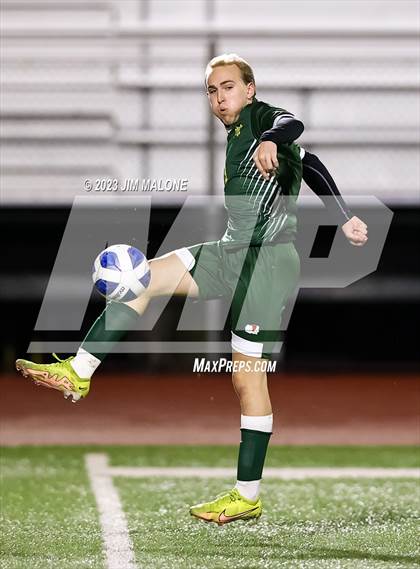 Thumbnail 1 in Kennedy @ Moreau Catholic photogallery.