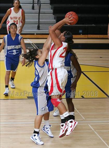 Thumbnail 1 in Eastlake vs. Mater Dei (So Cal Holiday Classic) photogallery.