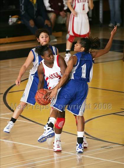 Thumbnail 2 in Eastlake vs. Mater Dei (So Cal Holiday Classic) photogallery.