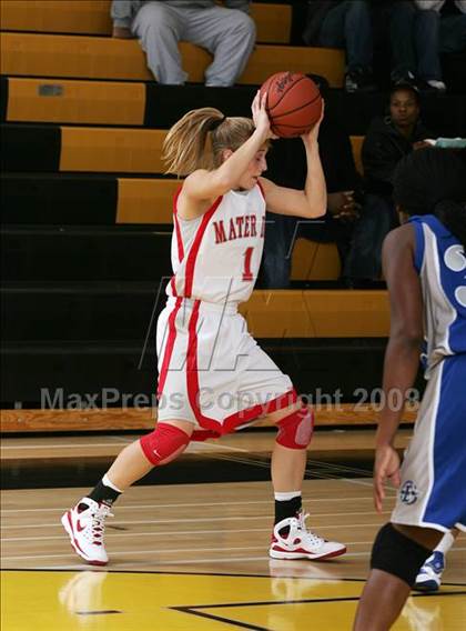 Thumbnail 2 in Eastlake vs. Mater Dei (So Cal Holiday Classic) photogallery.