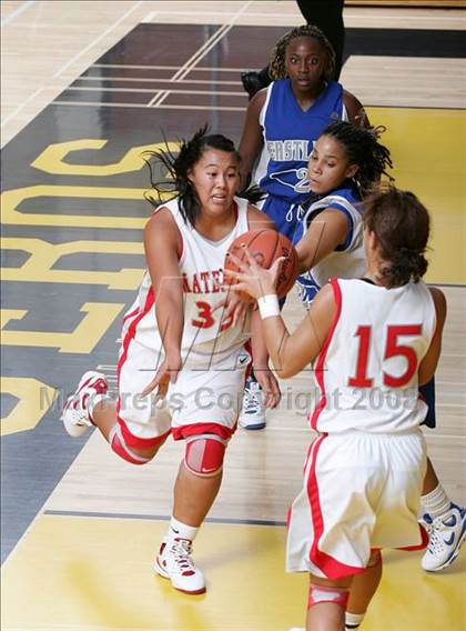 Thumbnail 2 in Eastlake vs. Mater Dei (So Cal Holiday Classic) photogallery.