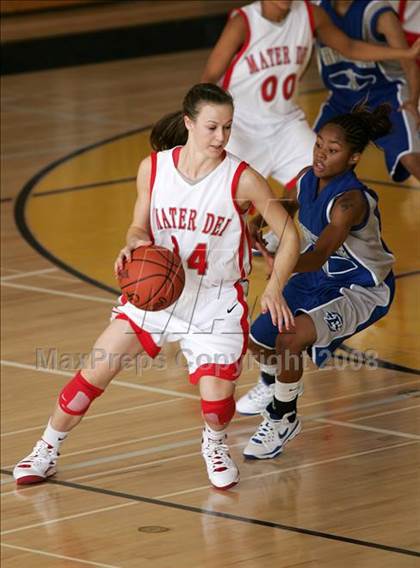 Thumbnail 1 in Eastlake vs. Mater Dei (So Cal Holiday Classic) photogallery.