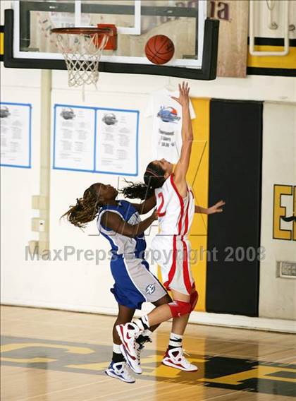 Thumbnail 3 in Eastlake vs. Mater Dei (So Cal Holiday Classic) photogallery.