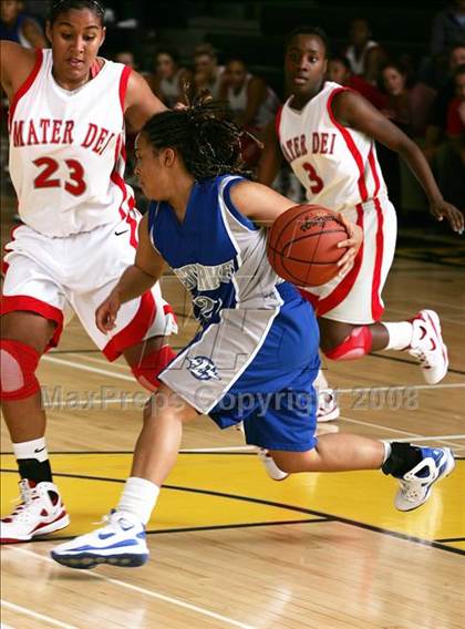 Thumbnail 2 in Eastlake vs. Mater Dei (So Cal Holiday Classic) photogallery.