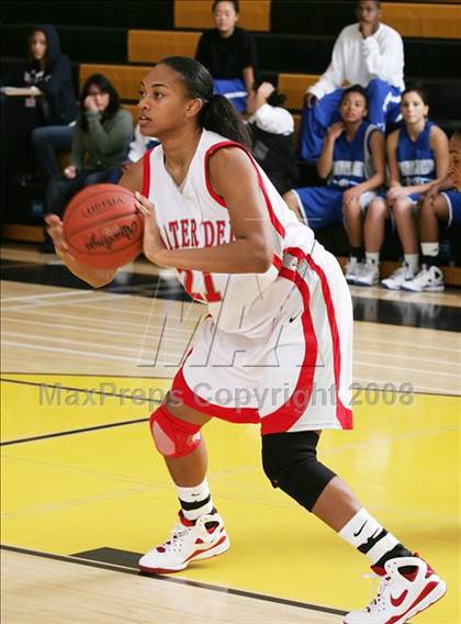 Thumbnail 3 in Eastlake vs. Mater Dei (So Cal Holiday Classic) photogallery.
