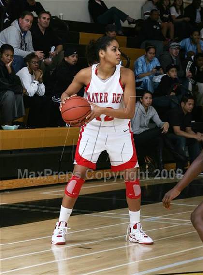 Thumbnail 1 in Eastlake vs. Mater Dei (So Cal Holiday Classic) photogallery.