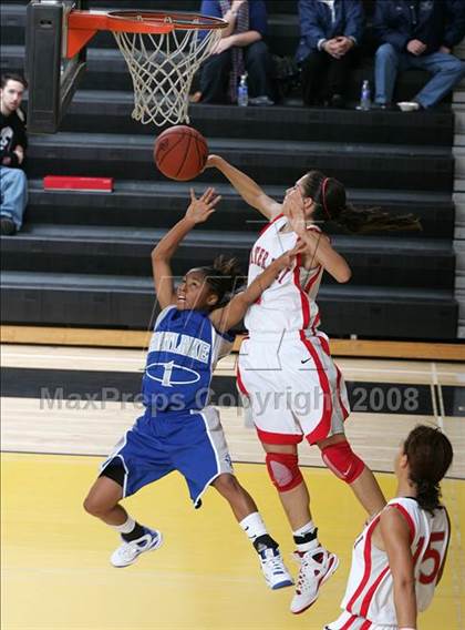 Thumbnail 1 in Eastlake vs. Mater Dei (So Cal Holiday Classic) photogallery.