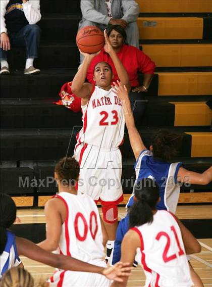 Thumbnail 2 in Eastlake vs. Mater Dei (So Cal Holiday Classic) photogallery.