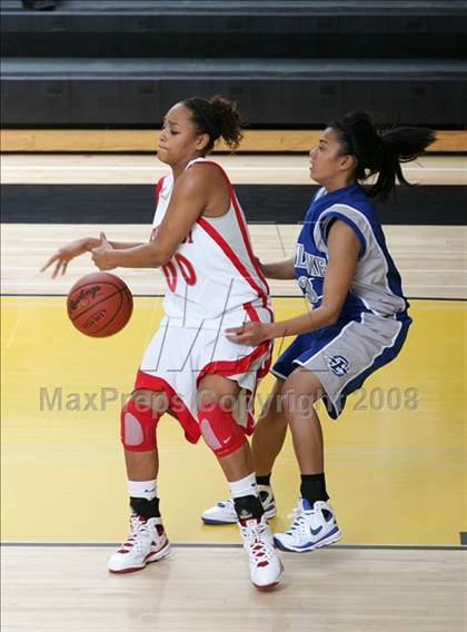 Thumbnail 2 in Eastlake vs. Mater Dei (So Cal Holiday Classic) photogallery.