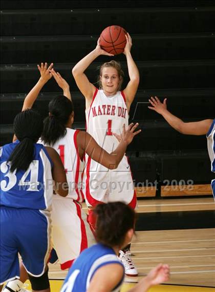Thumbnail 3 in Eastlake vs. Mater Dei (So Cal Holiday Classic) photogallery.