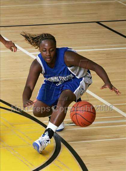 Thumbnail 2 in Eastlake vs. Mater Dei (So Cal Holiday Classic) photogallery.