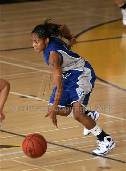 Thumbnail 3 in Eastlake vs. Mater Dei (So Cal Holiday Classic) photogallery.