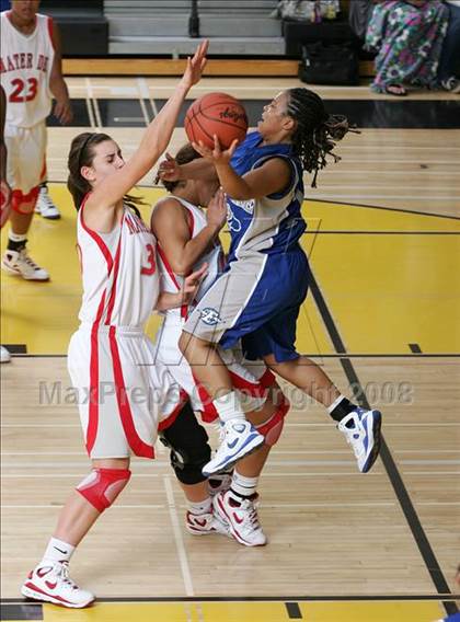 Thumbnail 3 in Eastlake vs. Mater Dei (So Cal Holiday Classic) photogallery.