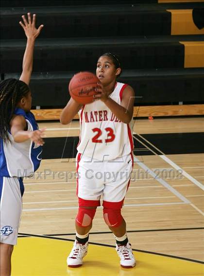 Thumbnail 2 in Eastlake vs. Mater Dei (So Cal Holiday Classic) photogallery.
