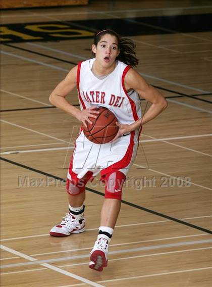 Thumbnail 2 in Eastlake vs. Mater Dei (So Cal Holiday Classic) photogallery.