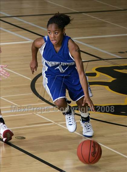 Thumbnail 2 in Eastlake vs. Mater Dei (So Cal Holiday Classic) photogallery.