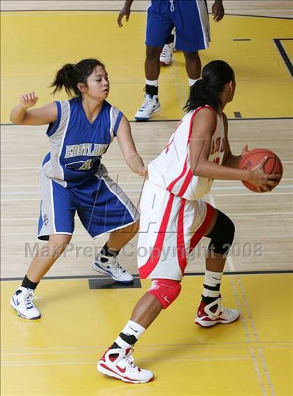 Thumbnail 2 in Eastlake vs. Mater Dei (So Cal Holiday Classic) photogallery.