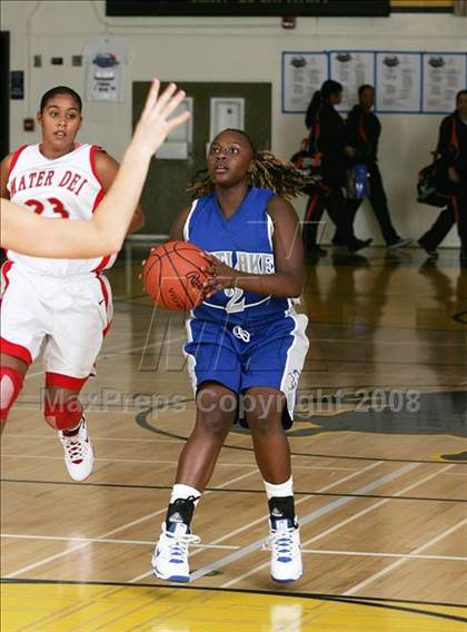 Thumbnail 2 in Eastlake vs. Mater Dei (So Cal Holiday Classic) photogallery.